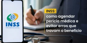 Smartphone com logo INSS e estetoscópio em mesa de exame médico