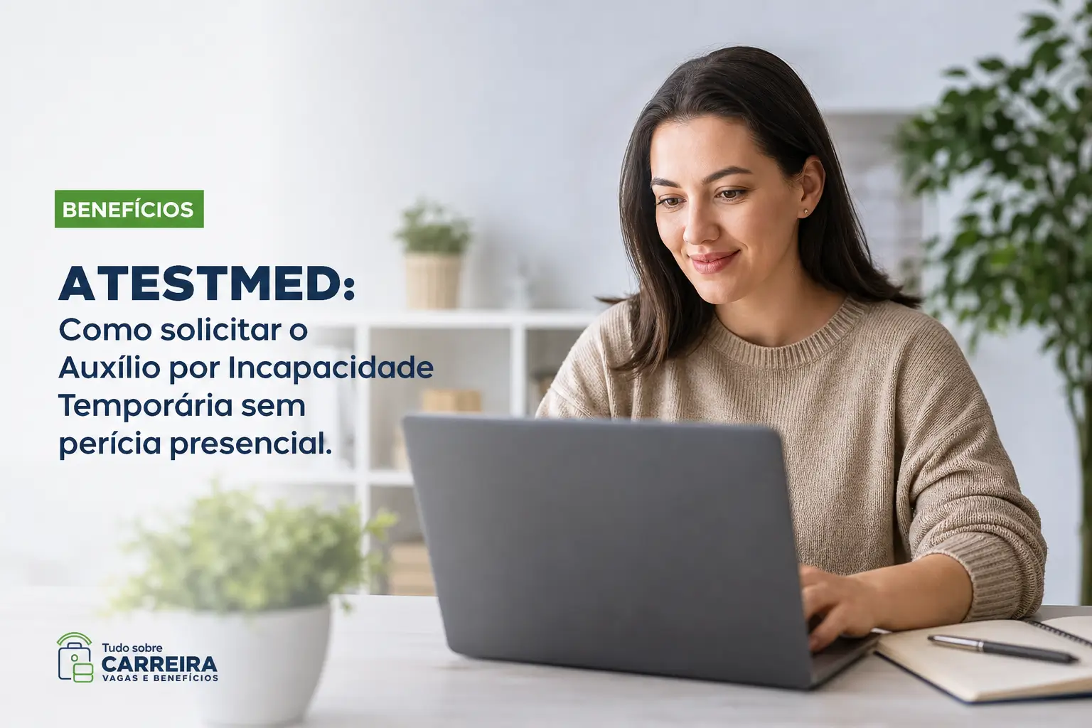 Mulher trabalhando em escritório moderno com foco em Auxílio por Incapacidade Temporária