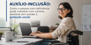 Mulher com deficiência trabalhando em escritório com notebook