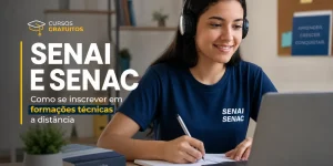 Mulher jovem escrevendo com fone de ouvido e laptop SENAI SENAC