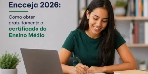 Mulher jovem escrevendo em caderno com laptop, Enceja 2026